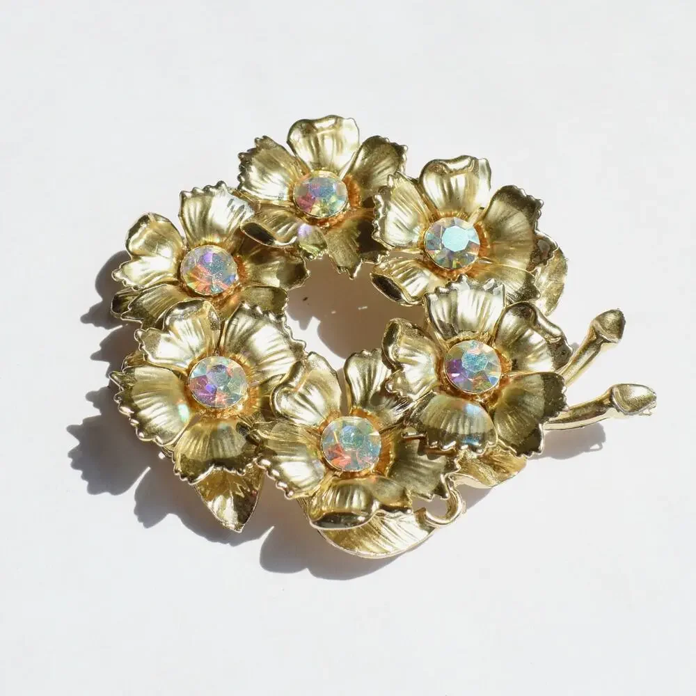 Vintage Aurora Borealis (AB) Rhinestone Floral Wreath Brooch Pin Gold Tone MCM